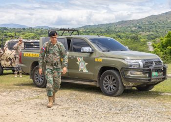 Comandante General del Ejército recorre destacamentos y puestos fronterizos en Elías Piña