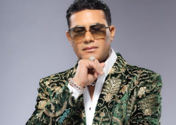 Raulín Rodríguez llega al Parque Central de Santiago con una noche prometida de pura bachata