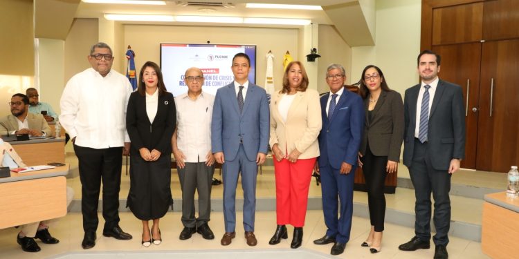 MESCyT realiza panel sobre Comunicación de Crisis y Resolución de Conflictos en PUCMM