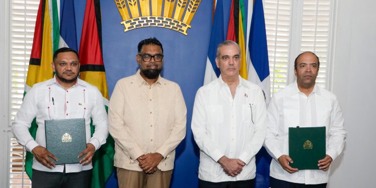 República Dominicana y Guyana firman contrato para exploración de bloque petrolero en Guyana
