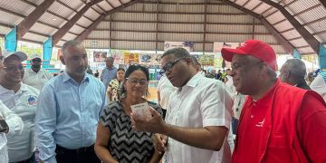”Ahora si podré leer bien la Biblia, caminar sin tropezar y caerme”: testimonios marcan jornada de Propeep en Santiago