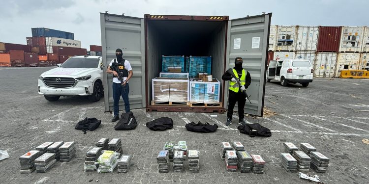 Puerto Caucedo: DNCD atrapa 120 paquetes de cocaína camuflada en equipos médicos