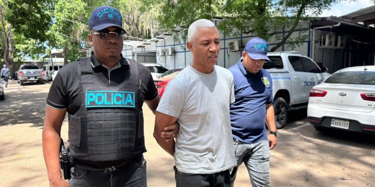 Policía Nacional arresta a “El Sureño” por robo de motocicletas en Santiago; recuperan 16 unidades y tres chasis