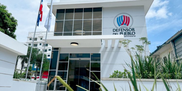 Defensor del Pueblo interviene para garantizar servicios de salud en clínica de San Cristóbal