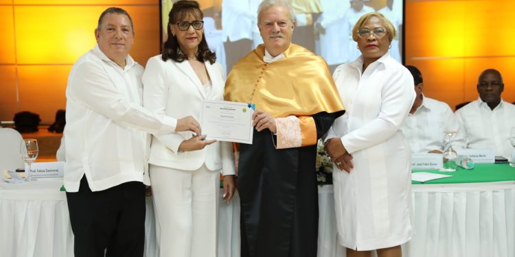COOPNAMA gradúa a 110 directivos en Comunicación Cooperativa junto a universidad de España