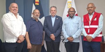 Directivos del Círculo de Reporteros Gráficos visitan al presidente y al director general de la Cruz Roja