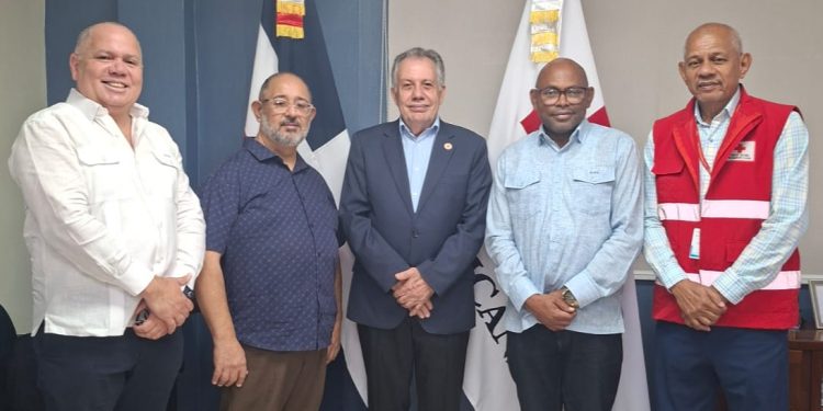 Directivos del Círculo de Reporteros Gráficos visitan al presidente y al director general de la Cruz Roja