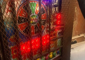 Policía ocupa máquinas tragamonedas y equipos de juegos de azar en operativos en SDE