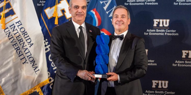 Embajada de EE. UU. destaca liderazgo y compromiso del presidente Abinader con libertad y desarrollo de RD