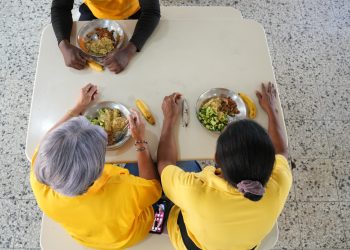 Inabie afirma más de 149 mil jóvenes y adultos reciben alimentación escolar