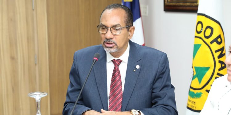 UFHEC y COOPNAMA fortalecen programa de becas para hijos de asociados y directivos