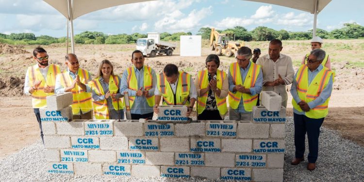 Ministro Ito Bisonó deja iniciados los trabajos de construcción del Centro de Corrección y Rehabilitación Hato Mayor
