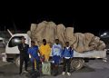Ejército intercepta camión que transportaba haitianos indocumentados ocultos entre vegetales en Constanza