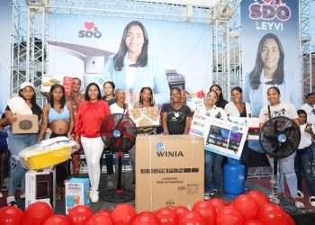 Leyvi Bautista inicia “La Ruta de las Madres” en Santo Domingo Oeste
