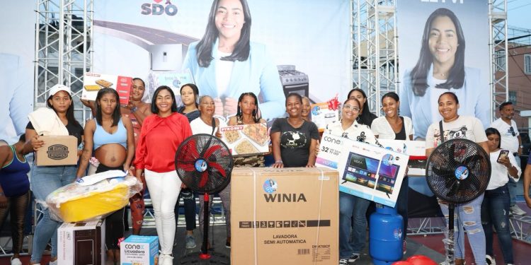 Leyvi Bautista inicia “La Ruta de las Madres” en Santo Domingo Oeste