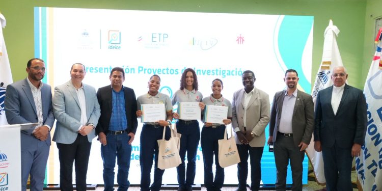 Minerd e Ideice presentan avances de proyectos desarrollados por estudiantes en semilleros de investigaciones en centros educativos