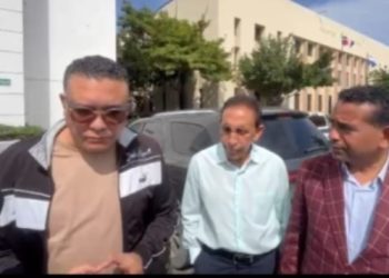 Cruz Jiminian y Nelson Gutiérrez entregan al comunicador Jossan Capell ante el MP