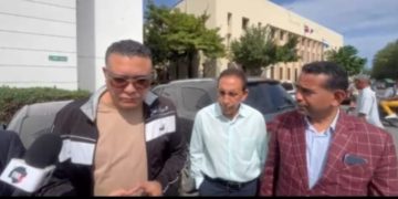 Cruz Jiminian y Nelson Gutiérrez entregan al comunicador Jossan Capell ante el MP