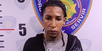 Policía Nacional apresa hombre prófugo de la justicia acusado de robo, asociación de malhechores y porte ilegal de armas en SPM