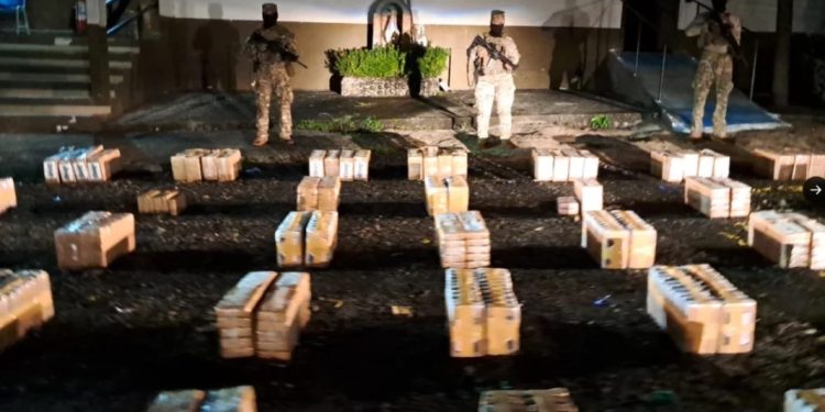 Incautan más de 3,300 armas y 56 toneladas de drogas en operativo en América Latina