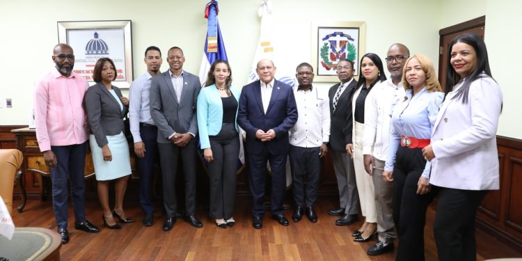 MESCyT fortalece diálogo con sectores universitarios para impulsar la transformación educativa nacional