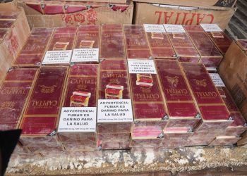 Policía Nacional ocupa 100 mil cigarrillos de contrabando y apresa tres hombres en SDO