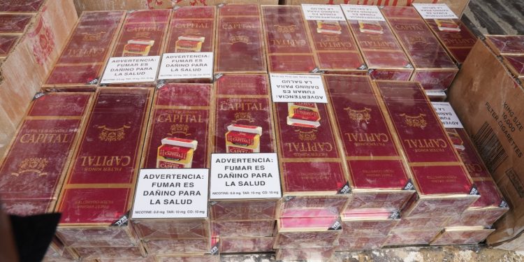 Policía Nacional ocupa 100 mil cigarrillos de contrabando y apresa tres hombres en SDO