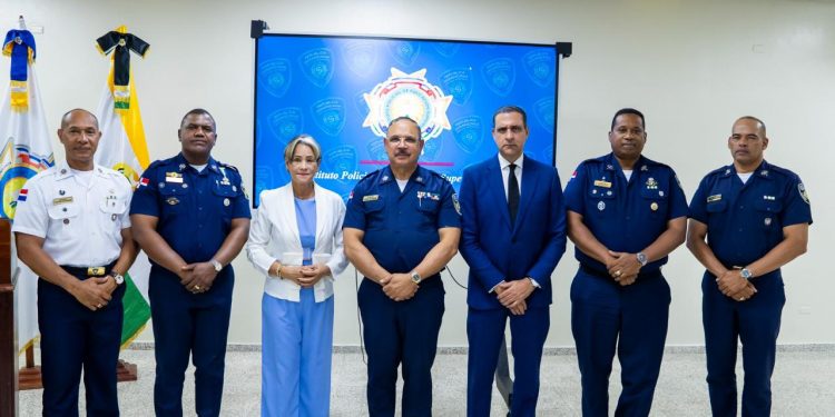 Vicepresidente ejecutivo de FINJUS destaca papel de la educación en la reforma de la Policía Nacional
