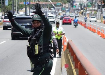 Conductor de motocicleta será puesto a disposición del MP tras agredir agentes DIGESETT durante operativo en Villa Mella