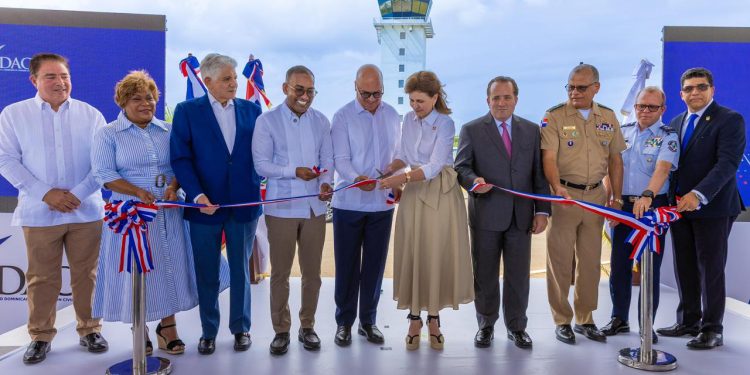 Inauguran torre de control y sistema de balizamiento de pista en la Base Aérea de San Isidro