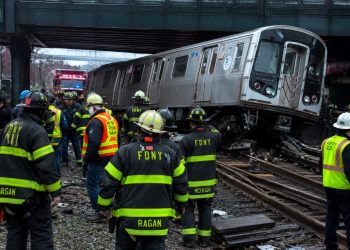 Tren se descarrila en Nueva York