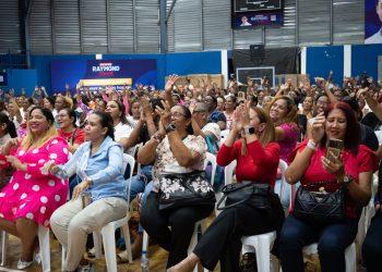 Raymond Rodríguez celebra el día de las madres; más de 700 mujeres respaldan su labor social en la capital