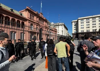 Presidente Milei arremete contra la prensa argentina