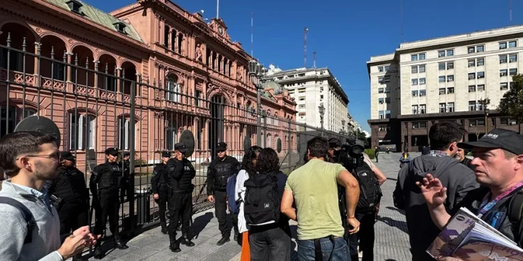 Presidente Milei arremete contra la prensa argentina