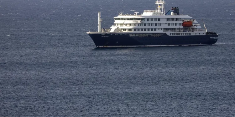 Los españoles del crucero tendrán que estar en cuarentena obligatoria en un hospital