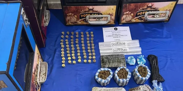 Intervención en la 42 de Capotillo: Arrestan a siete personas y ocupan miles de gramos de drogas