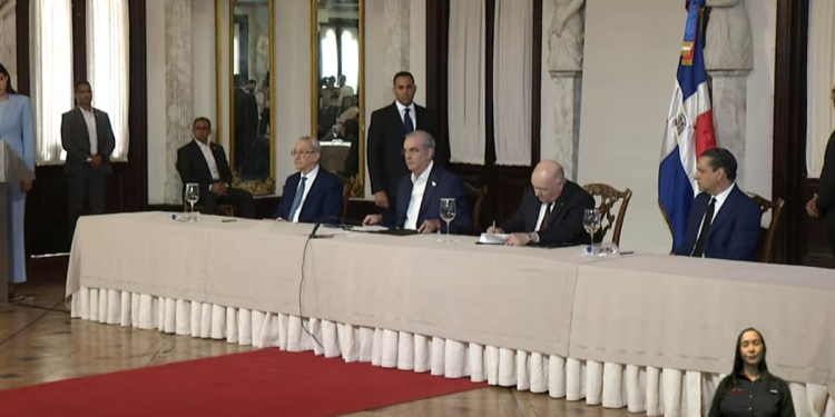 Gobierno y Finjus firman acuerdo para fortalecer la institucionalidad y la seguridad jurídica