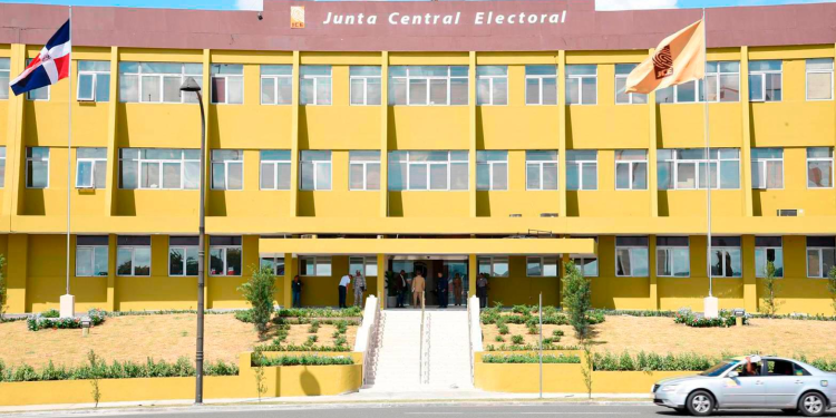 JCE establece nuevas reglas para firmas encuestadoras y encuestas electorales