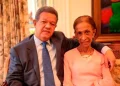 Leonel honra a las madres y recuerda a Yolanda Reyna