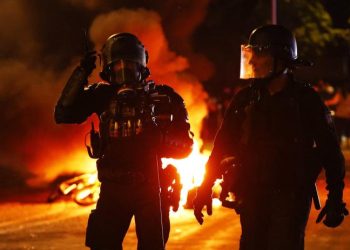 Un muerto, casi 800 detenidosy siete policías heridos en Francia durante los festejos del PSG