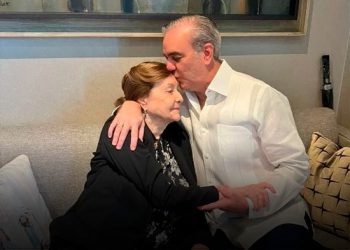 Luis Abinader envía emotivo mensaje a las madres de su familia