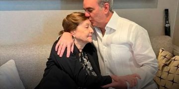 Luis Abinader envía emotivo mensaje a las madres de su familia