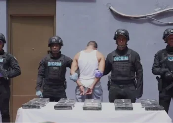 Policía Nacional ocupa 21 paquetes presumiblemente cocaína y apresan hombre en María Auxiliadora