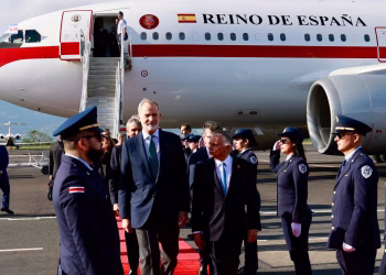 Rey Felipe VI llega a Costa Rica para asistir a la investidura presidencial