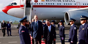 Rey Felipe VI llega a Costa Rica para asistir a la investidura presidencial
