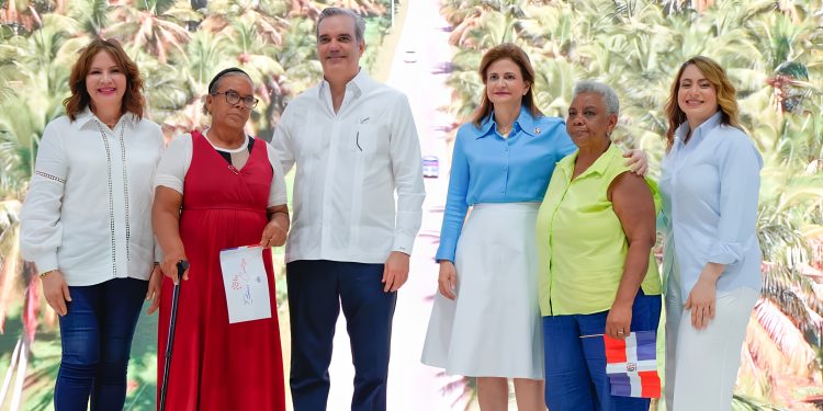 Abinader inicia entrega del Bono Madres 2026 este lunes
