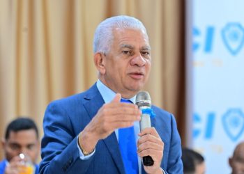 Ricardo de los Santos afirma reforma laboral seguirá adelante pese a diferencias por cesantía