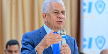Ricardo de los Santos afirma reforma laboral seguirá adelante pese a diferencias por cesantía