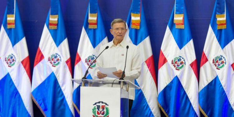 Canciller aclara acuerdo con EEUU no implica permanencia indefinida de deportados extranjeros en RD