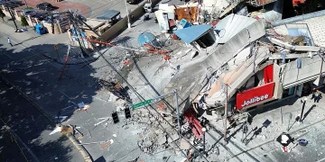 Aumentan a 47 los fallecidos y a 31 los desaparecidos por el terremoto de 7,8 en Filipinas